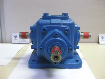 十字轉向箱 正面