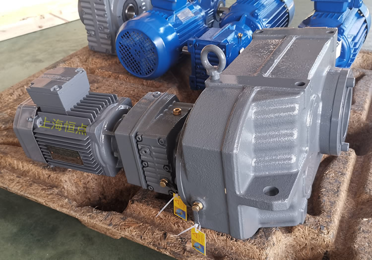  FAZ77R37雙級減速機，通孔+小法蘭輸出，實物圖如下