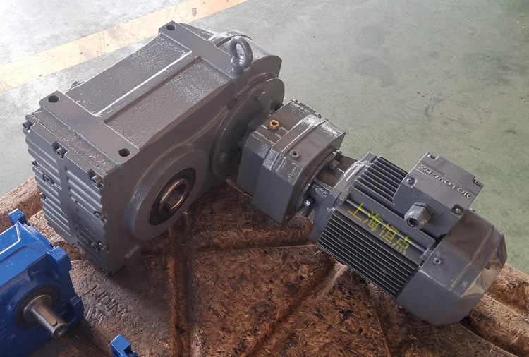  FAZ77R37雙級減速機，通孔+小法蘭輸出，實物圖